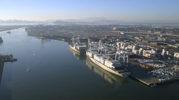 Kommersiell hamn i Oakland i San Francisco — Stockvideo