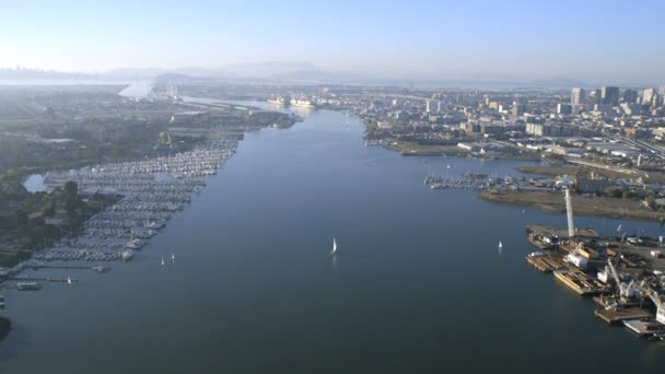 Widok z lotu ptaka Oakland ujście rzeki San Francisco — Wideo stockowe