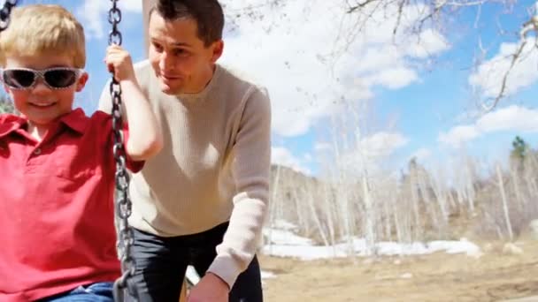 Pai brincando com filho no playground — Vídeo de Stock