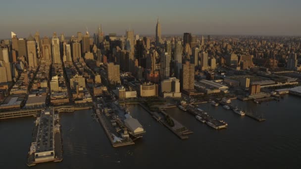 Ciudad de Nueva York skyline con rascacielos — Vídeo de stock