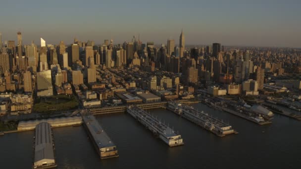 Ciudad de Nueva York skyline con rascacielos — Vídeo de stock