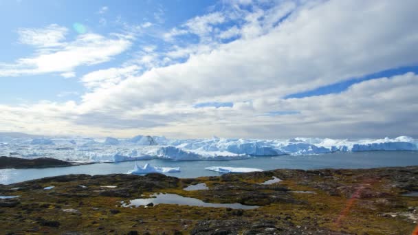 Chmury poruszające się nad Disko Bay — Wideo stockowe