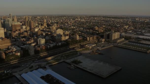 New Yorker Skyline mit Wolkenkratzern — Stockvideo