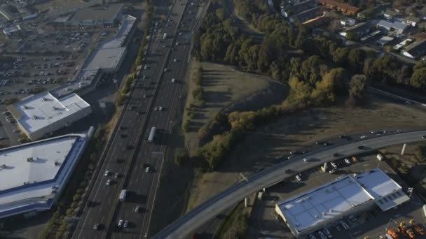 Widok z lotu ptaka przedmieściach autostradzie San Francisco — Wideo stockowe