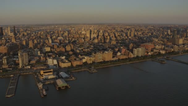 Ciudad de Nueva York skyline con rascacielos — Vídeo de stock