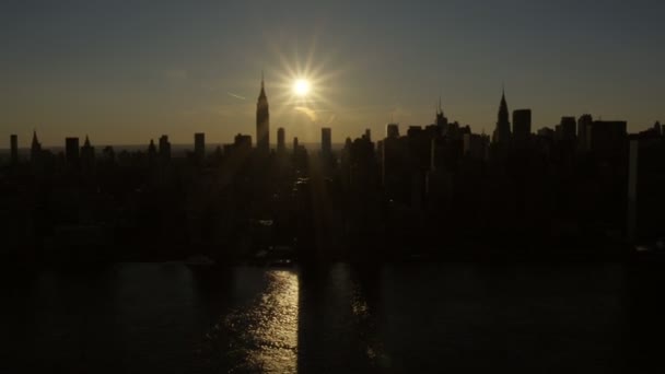 New Yorker Skyline mit Wolkenkratzern — Stockvideo