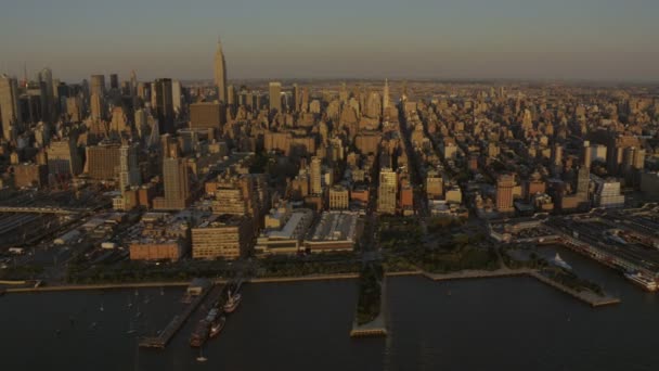 New Yorker Skyline mit Wolkenkratzern — Stockvideo