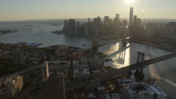स्कायस्क्रॅप्ससह न्यूयॉर्क सिटी आकाशातील — स्टॉक व्हिडिओ