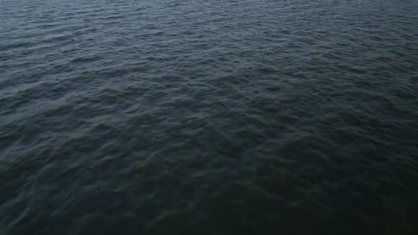 Antenne über Wasser Blick auf das offene Meer — Stockvideo