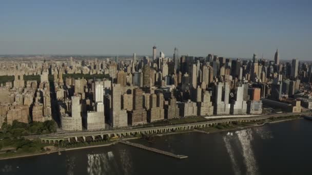 New York City mit modernen Wolkenkratzern — Stockvideo