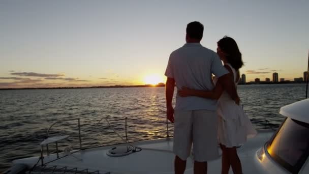 Young couple sailing on luxury yacht — Stock Video