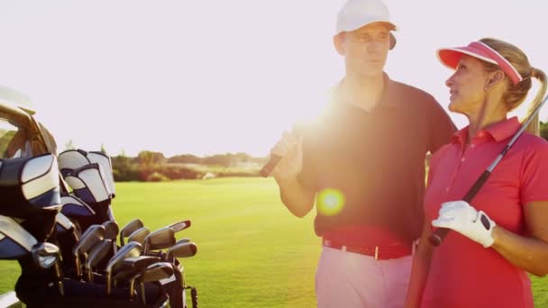 Male and female golf players on golf course — Stock Video