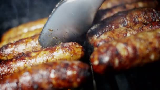 Gegrild vlees worstjes — Stockvideo