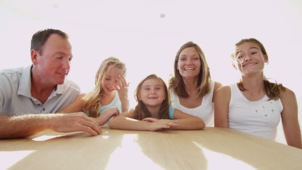 Familia teniendo video conversación en yate — Vídeo de stock