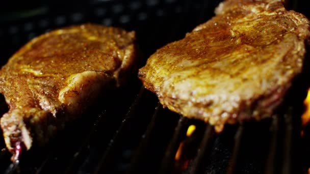 Filetes de res a la parrilla — Vídeos de Stock