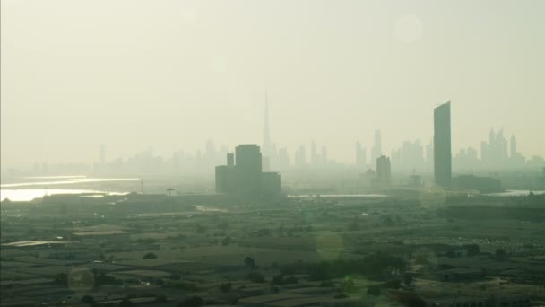 Luchtfoto van de skyline van de stad dubai — Stockvideo