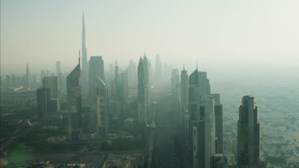 Luchtfoto van de skyline van de stad dubai — Stockvideo