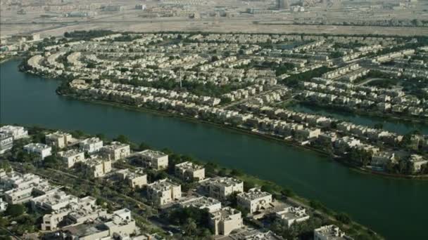 Paisaje con casas de lujo en Dubai — Vídeos de Stock