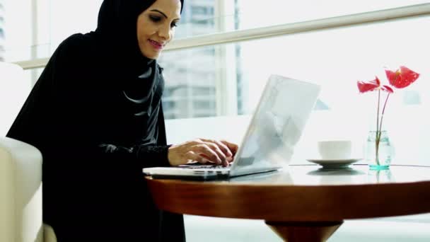 Businesswoman in traditional dress working on laptop — 비디오