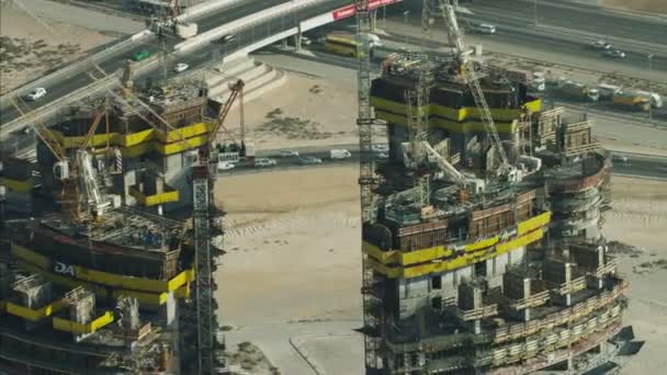 Canteiro de obras com guindastes altos em Dubai — Vídeo de Stock