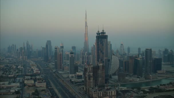 Luchtfoto van de skyline van de stad dubai — Stockvideo