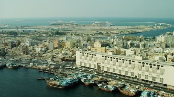 Vista aérea de Dubai Creek Waterfront — Vídeo de stock