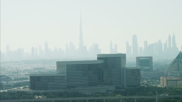 Luchtfoto van de skyline van de stad dubai — Stockvideo