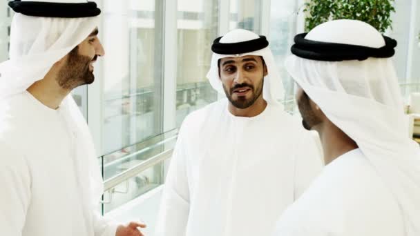 Arabic businessmen in meets in office building — Stok video