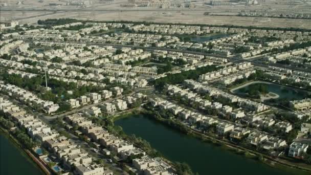 Paisaje con casas de lujo en Dubai — Vídeos de Stock