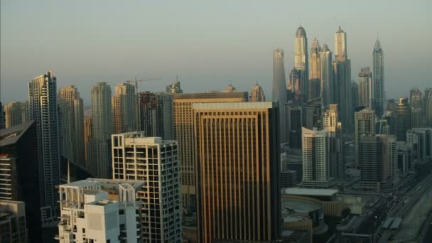 Вид с воздуха на город Дубай — стоковое видео