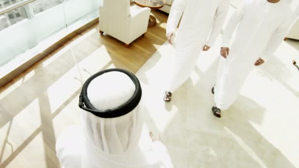Arabic businessmen in meets in office building — Stock Video