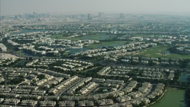 Paisaje con casas de lujo en Dubai — Vídeo de stock