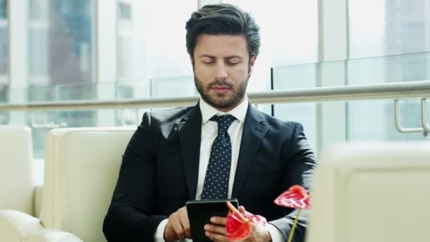 Businessman using digital tablet — Stock Video