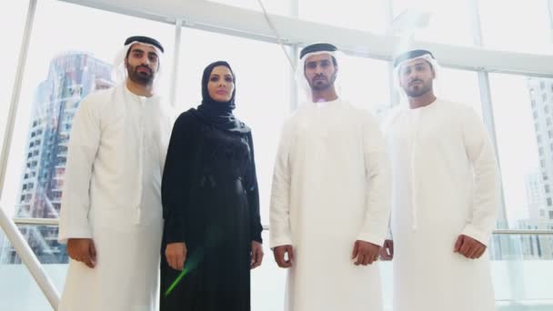 Arabic business team in traditional dresses — стокове відео