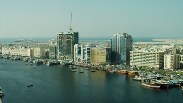 Flygfoto över Dubai Creek Waterfront — Stockvideo