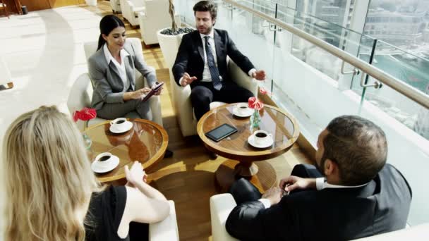 Business team having meeting in Dubai office building — Wideo stockowe