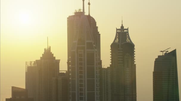 Vista aerea della città di Dubai al tramonto — Video Stock