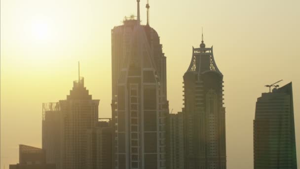 Vista aérea da cidade de Dubai ao pôr do sol — Vídeo de Stock