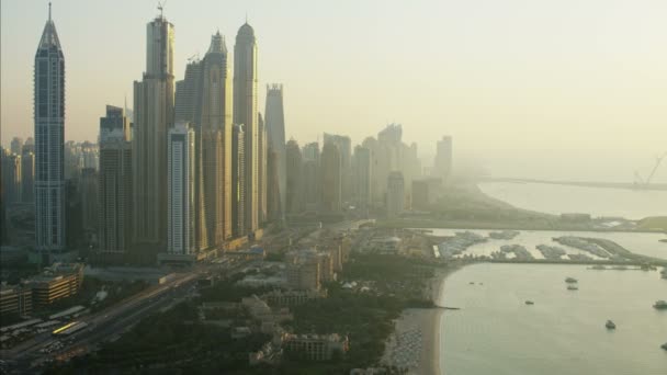 Luchtfoto van de skyline van de stad dubai — Stockvideo