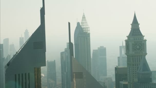 Luchtfoto van de skyline van de stad dubai — Stockvideo