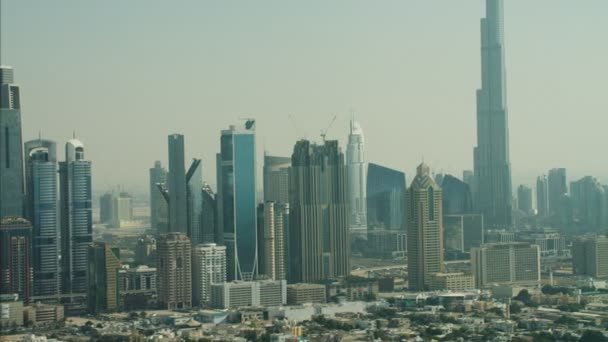 O horizonte de Dubai com o arranha-céu Burj Khalifa — Vídeo de Stock