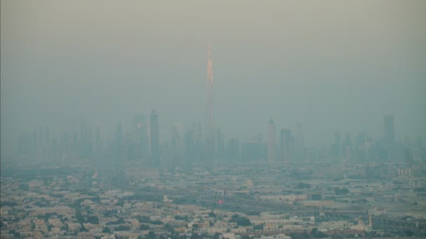 Luchtfoto van de skyline van de stad dubai — Stockvideo