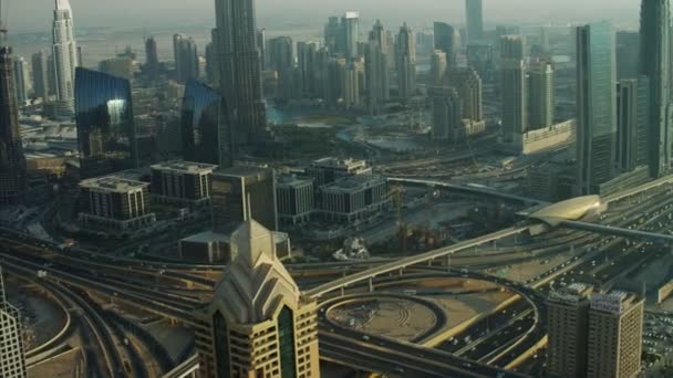 Luchtfoto van de skyline van de stad dubai — Stockvideo