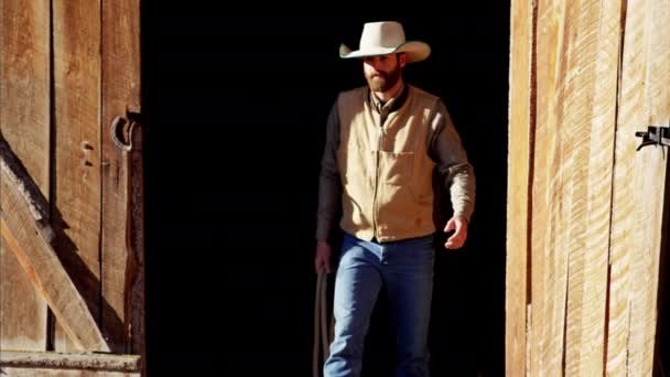 Cowboy avec cheval sur Dude Ranch — Video