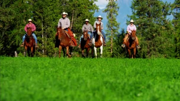 Horse riders in Kootenay National Park — Stock Video