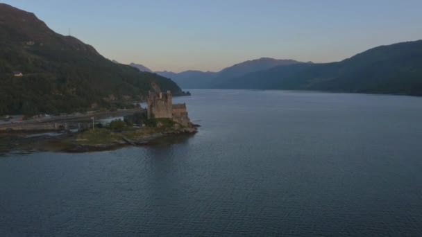 Eilean donan castle bei Sonnenuntergang — Stockvideo