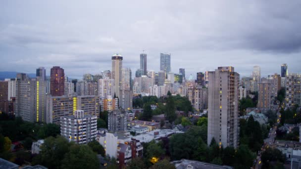 Felhőkarcolók Vancouver és lakossági élő — Stock videók