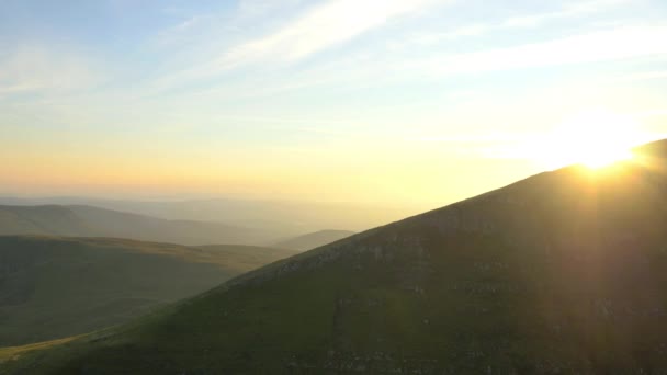 Панорамою заходу сонця Storr Trotternish Рідж — стокове відео