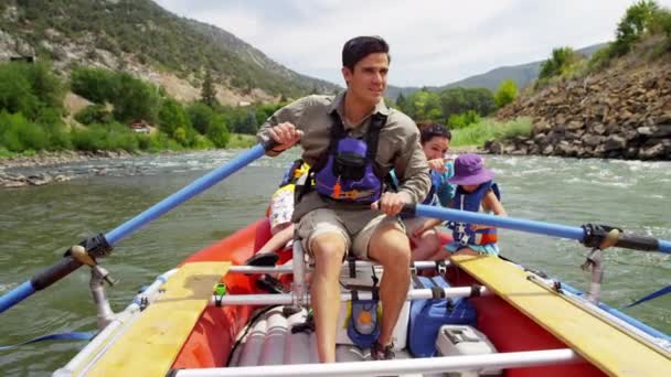 Family rafting on Colorado River — Stock Video