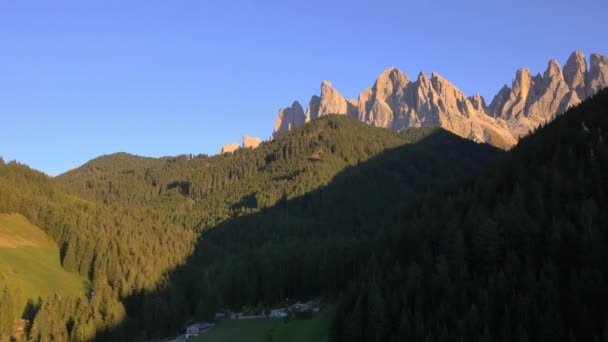 Funes dalen, Dolomiterna, Italien — Stockvideo